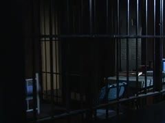 Gefängniswärter benutzt Gefangene für Sex